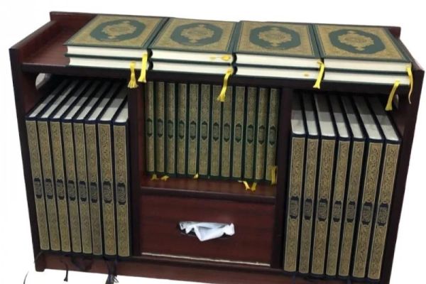 رفوف معلقة للمصاحف